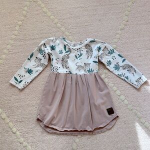 Canadian made Mes croquents cute soft cozy dress size 3-5 yrs old local